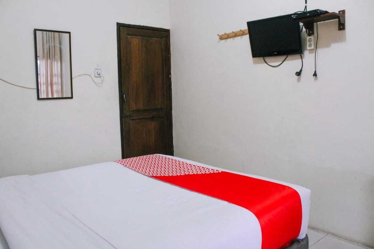 Oyo Flagship 2799 Berastagi Backpacker Rooms Exterior photo