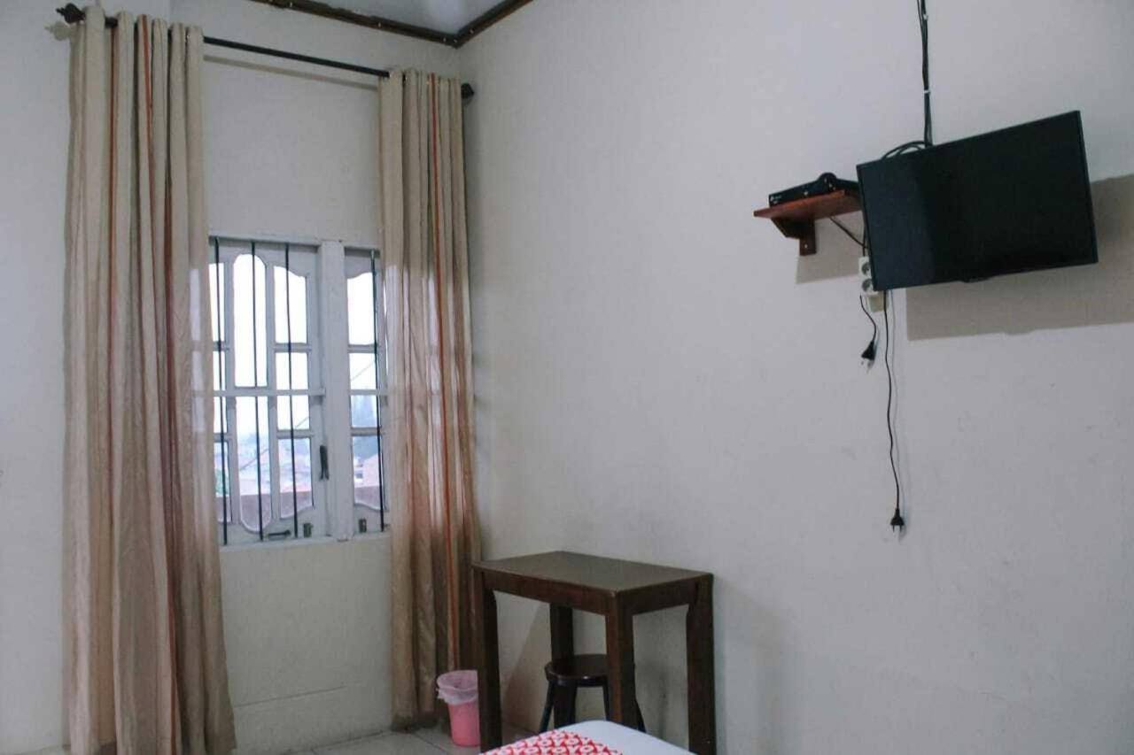 Oyo Flagship 2799 Berastagi Backpacker Rooms Exterior photo