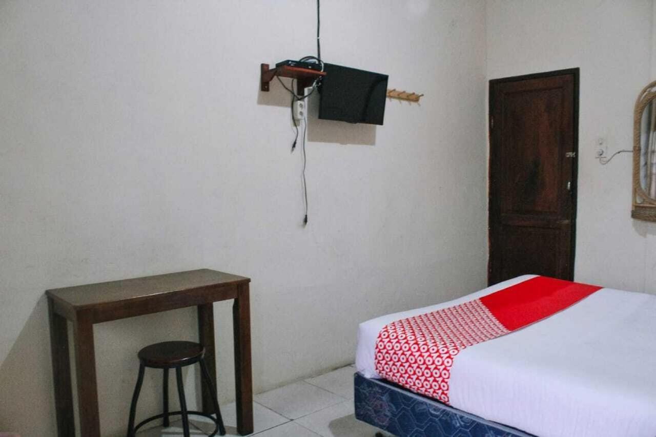 Oyo Flagship 2799 Berastagi Backpacker Rooms Exterior photo